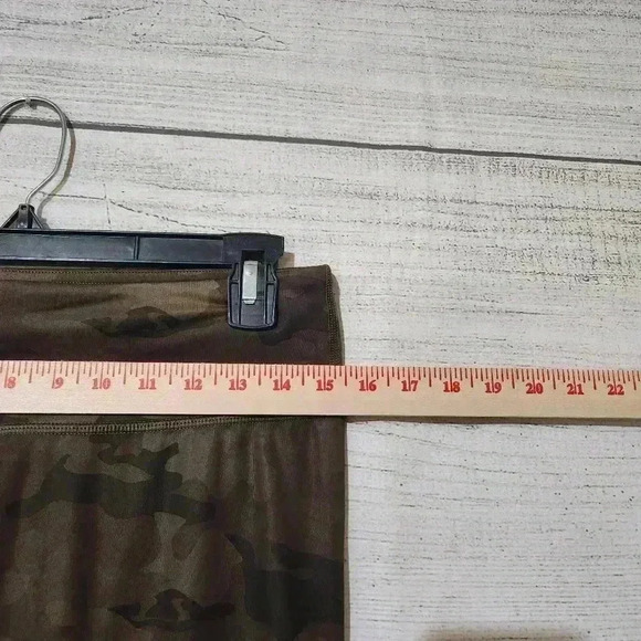 Lululemon Camo Leggings, Size 8 - Picture 7 of 9